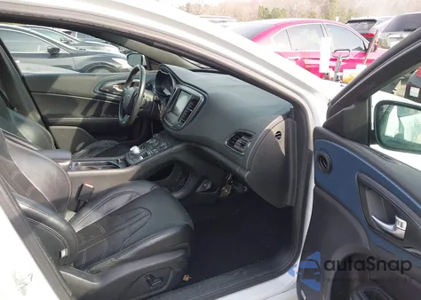 2015 Chrysler 200 S z USA, uszkodzony, nr VIN 1C3CCCBG9FN638747